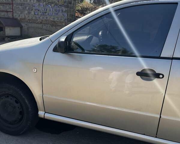 Бежевий Шкода Фабія, об'ємом двигуна 1.4 л та пробігом 312 тис. км за 3000 $, фото 5 на Automoto.ua