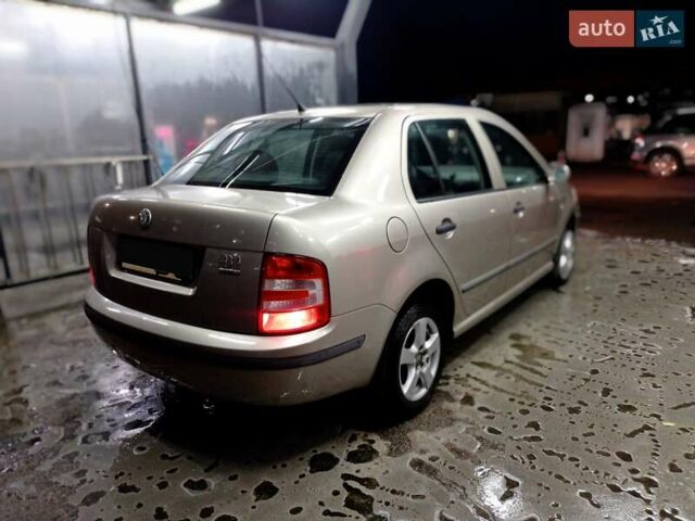 Бежевый Шкода Фабия, объемом двигателя 1.2 л и пробегом 140 тыс. км за 2999 $, фото 6 на Automoto.ua