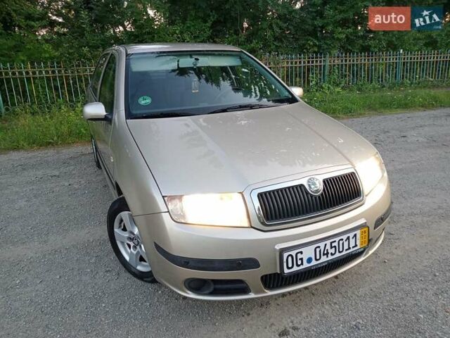 Бежевый Шкода Фабия, объемом двигателя 1.4 л и пробегом 204 тыс. км за 4100 $, фото 41 на Automoto.ua
