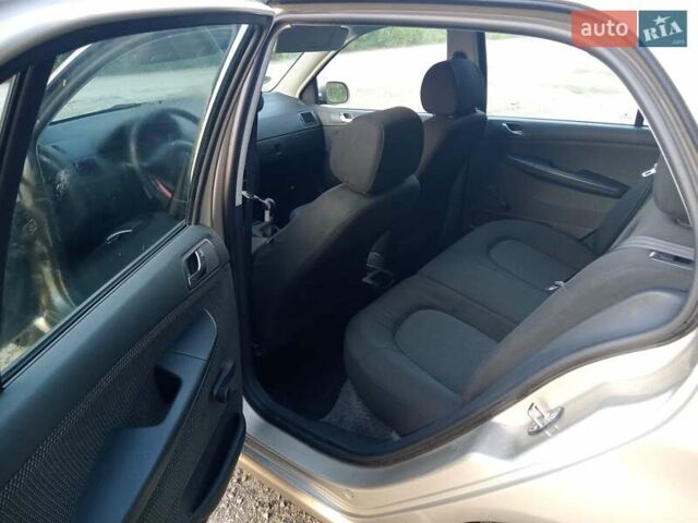 Бежевый Шкода Фабия, объемом двигателя 1.4 л и пробегом 204 тыс. км за 4100 $, фото 16 на Automoto.ua