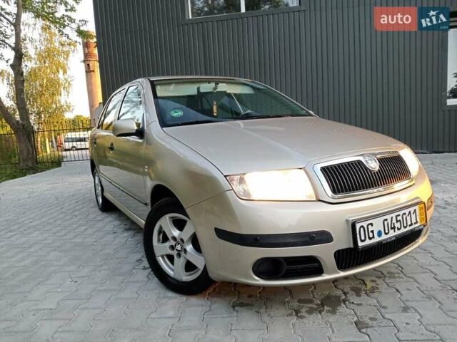 Бежевый Шкода Фабия, объемом двигателя 1.4 л и пробегом 204 тыс. км за 4100 $, фото 25 на Automoto.ua