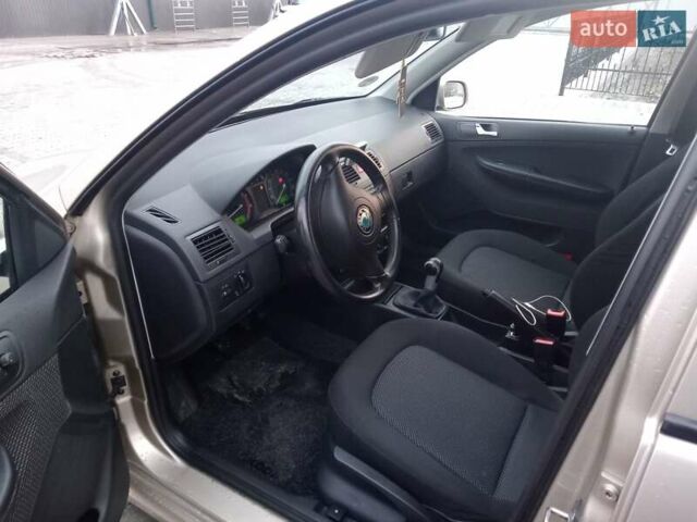 Бежевый Шкода Фабия, объемом двигателя 1.4 л и пробегом 204 тыс. км за 4100 $, фото 60 на Automoto.ua