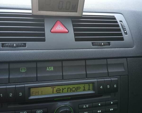 Бежевый Шкода Фабия, объемом двигателя 1.4 л и пробегом 204 тыс. км за 4100 $, фото 1 на Automoto.ua