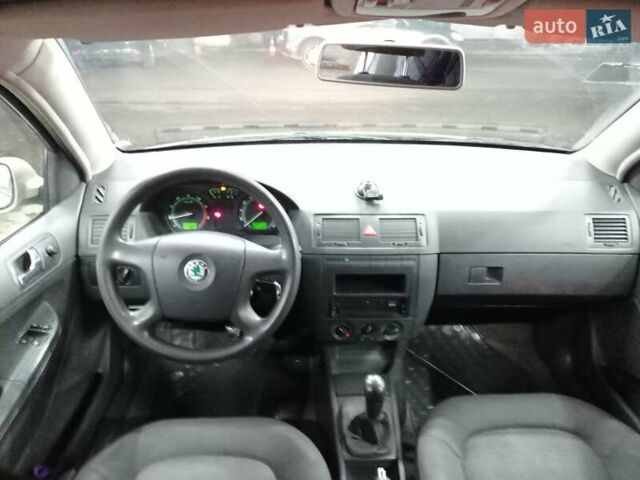 Бежевый Шкода Фабия, объемом двигателя 1.2 л и пробегом 140 тыс. км за 2999 $, фото 7 на Automoto.ua