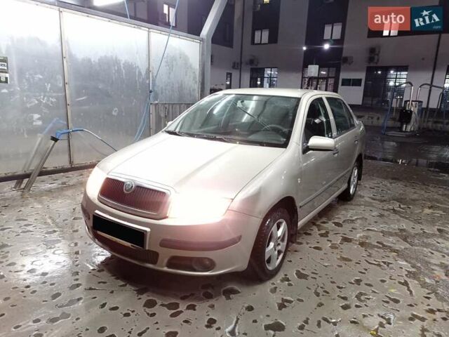 Бежевый Шкода Фабия, объемом двигателя 1.2 л и пробегом 140 тыс. км за 2999 $, фото 2 на Automoto.ua