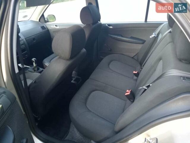 Бежевый Шкода Фабия, объемом двигателя 1.4 л и пробегом 204 тыс. км за 4100 $, фото 9 на Automoto.ua