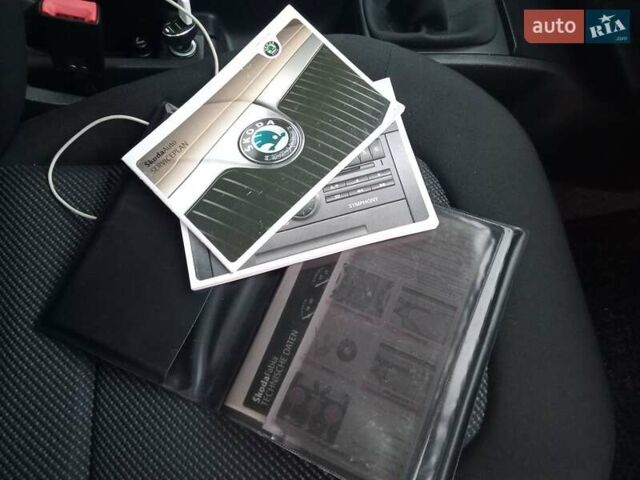 Бежевый Шкода Фабия, объемом двигателя 1.4 л и пробегом 204 тыс. км за 4100 $, фото 68 на Automoto.ua