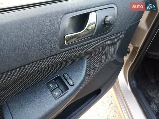 Бежевый Шкода Фабия, объемом двигателя 1.4 л и пробегом 204 тыс. км за 4100 $, фото 10 на Automoto.ua