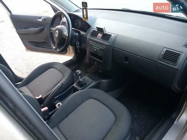 Бежевый Шкода Фабия, объемом двигателя 1.4 л и пробегом 204 тыс. км за 4100 $, фото 7 на Automoto.ua