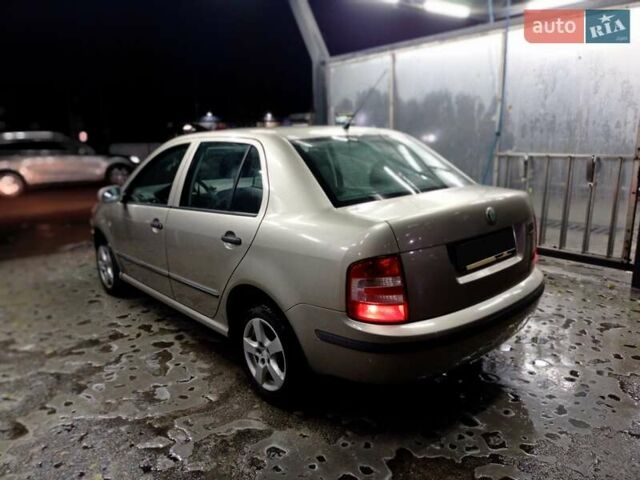 Бежевый Шкода Фабия, объемом двигателя 1.2 л и пробегом 140 тыс. км за 2999 $, фото 3 на Automoto.ua