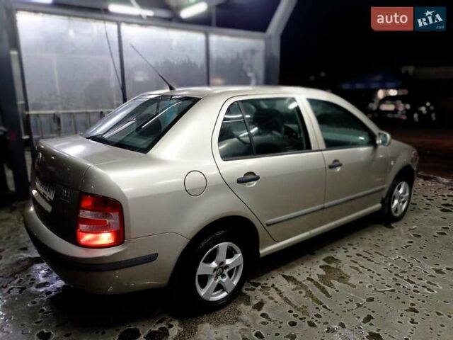 Бежевый Шкода Фабия, объемом двигателя 1.2 л и пробегом 140 тыс. км за 2999 $, фото 4 на Automoto.ua