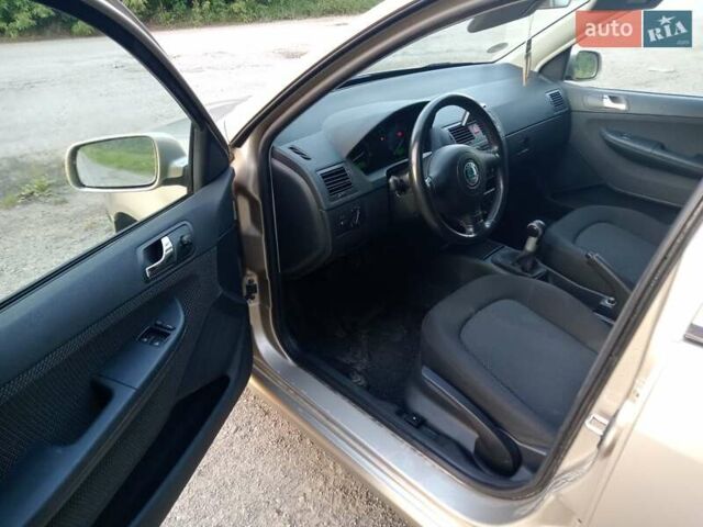 Бежевый Шкода Фабия, объемом двигателя 1.4 л и пробегом 204 тыс. км за 4100 $, фото 17 на Automoto.ua