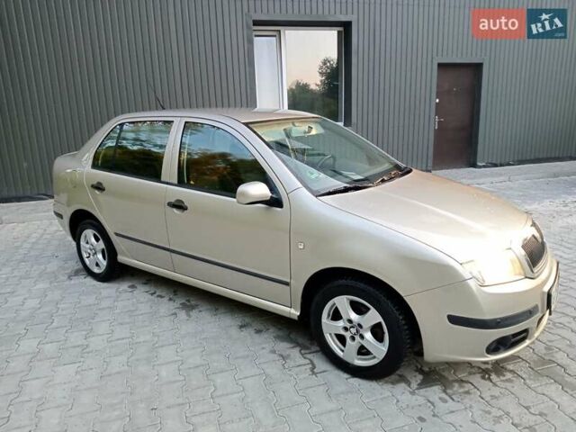 Бежевый Шкода Фабия, объемом двигателя 1.4 л и пробегом 204 тыс. км за 4100 $, фото 22 на Automoto.ua