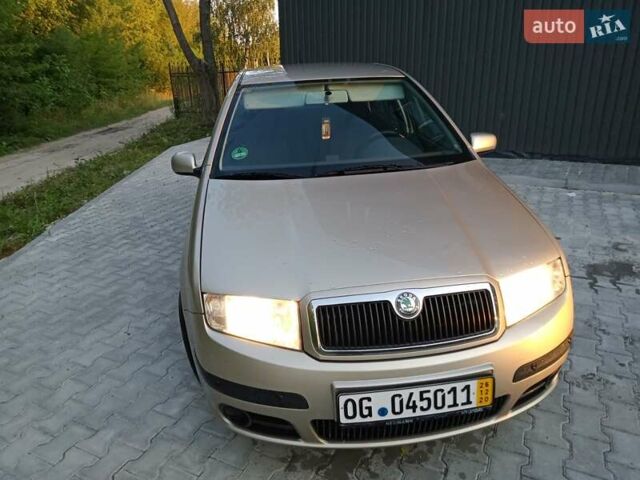 Бежевый Шкода Фабия, объемом двигателя 1.4 л и пробегом 204 тыс. км за 4100 $, фото 27 на Automoto.ua