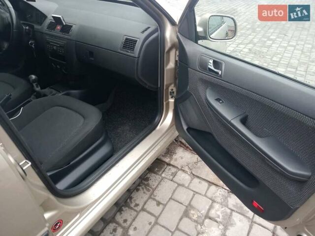 Бежевый Шкода Фабия, объемом двигателя 1.4 л и пробегом 204 тыс. км за 4100 $, фото 55 на Automoto.ua