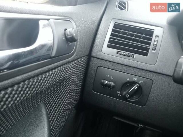 Бежевый Шкода Фабия, объемом двигателя 1.4 л и пробегом 204 тыс. км за 4100 $, фото 59 на Automoto.ua