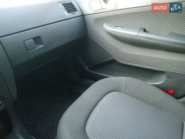 Бежевый Шкода Фабия, объемом двигателя 1.4 л и пробегом 204 тыс. км за 4100 $, фото 20 на Automoto.ua