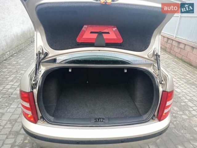 Бежевый Шкода Фабия, объемом двигателя 1.4 л и пробегом 204 тыс. км за 4100 $, фото 57 на Automoto.ua