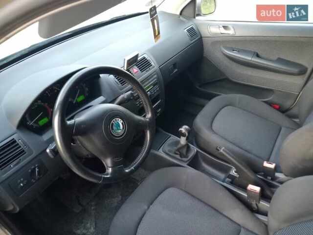 Бежевый Шкода Фабия, объемом двигателя 1.4 л и пробегом 204 тыс. км за 4100 $, фото 2 на Automoto.ua