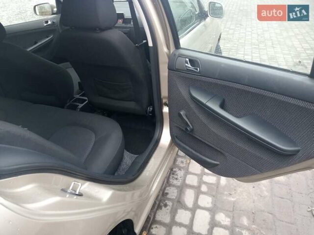 Бежевый Шкода Фабия, объемом двигателя 1.4 л и пробегом 204 тыс. км за 4100 $, фото 53 на Automoto.ua