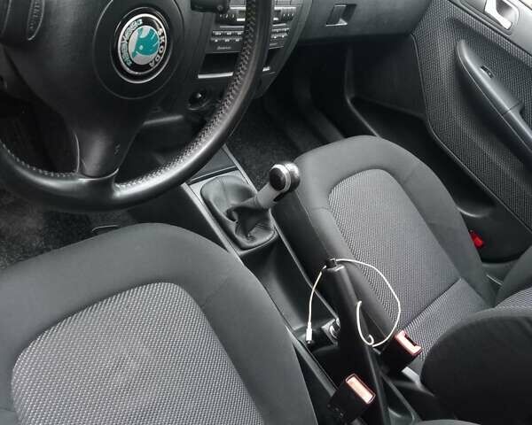 Бежевый Шкода Фабия, объемом двигателя 1.4 л и пробегом 204 тыс. км за 4100 $, фото 48 на Automoto.ua