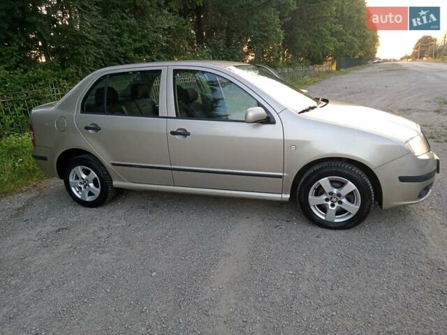 Бежевый Шкода Фабия, объемом двигателя 1.4 л и пробегом 204 тыс. км за 4100 $, фото 33 на Automoto.ua