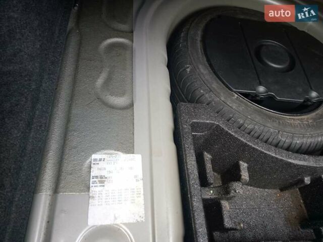 Бежевый Шкода Фабия, объемом двигателя 1.4 л и пробегом 204 тыс. км за 4100 $, фото 58 на Automoto.ua