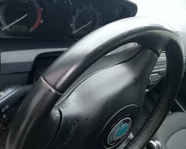 Бежевый Шкода Фабия, объемом двигателя 1.4 л и пробегом 204 тыс. км за 4100 $, фото 47 на Automoto.ua