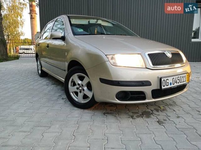 Бежевый Шкода Фабия, объемом двигателя 1.4 л и пробегом 204 тыс. км за 4100 $, фото 26 на Automoto.ua