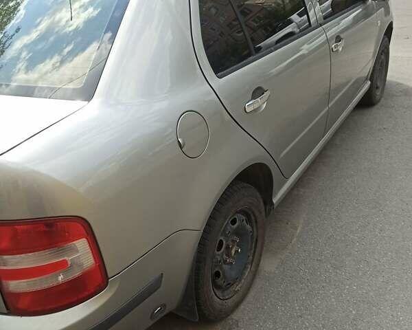 Бежевый Шкода Фабия, объемом двигателя 1.2 л и пробегом 269 тыс. км за 3500 $, фото 6 на Automoto.ua
