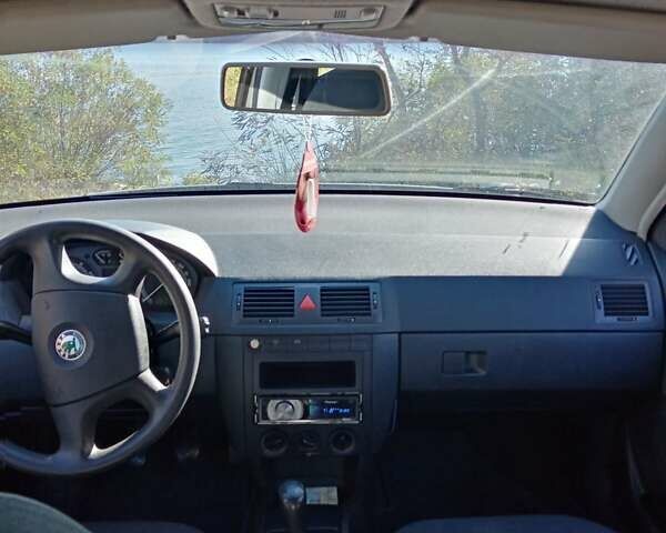 Бежевий Шкода Фабія, об'ємом двигуна 1.4 л та пробігом 225 тис. км за 3900 $, фото 1 на Automoto.ua