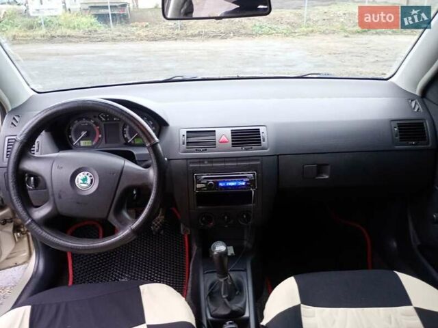 Бежевий Шкода Фабія, об'ємом двигуна 1.4 л та пробігом 300 тис. км за 2750 $, фото 14 на Automoto.ua