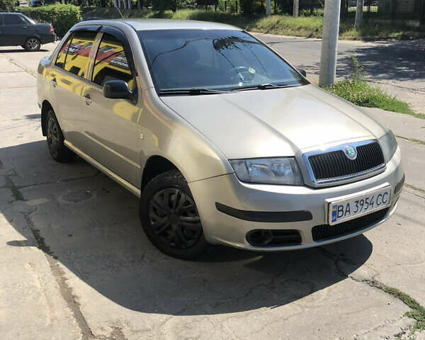 Бежевий Шкода Фабія, об'ємом двигуна 1.2 л та пробігом 240 тис. км за 3300 $, фото 1 на Automoto.ua