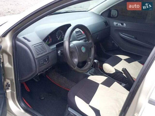 Бежевий Шкода Фабія, об'ємом двигуна 1.4 л та пробігом 300 тис. км за 2750 $, фото 13 на Automoto.ua