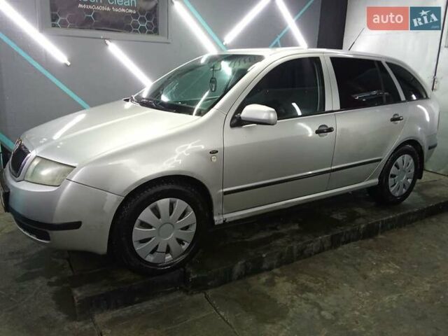 Бежевый Шкода Фабия, объемом двигателя 1.4 л и пробегом 285 тыс. км за 2750 $, фото 4 на Automoto.ua