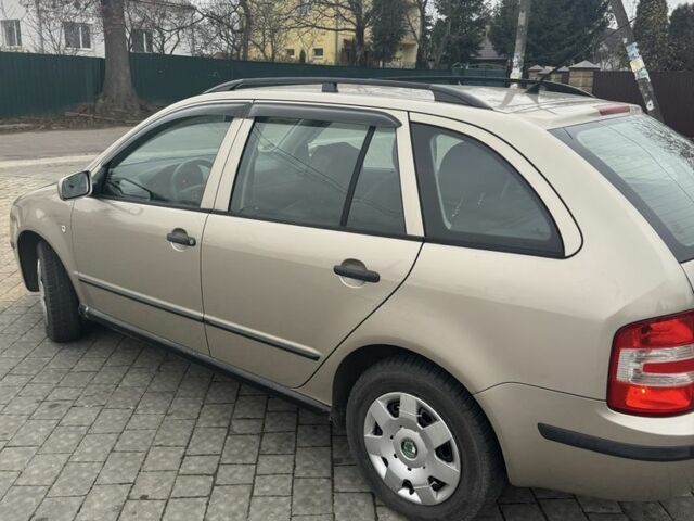 Бежевый Шкода Фабия, объемом двигателя 1.4 л и пробегом 199 тыс. км за 3900 $, фото 4 на Automoto.ua