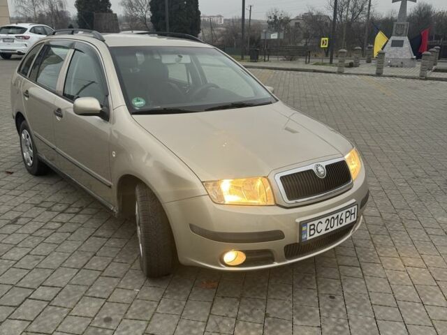 Бежевый Шкода Фабия, объемом двигателя 1.4 л и пробегом 199 тыс. км за 3900 $, фото 2 на Automoto.ua