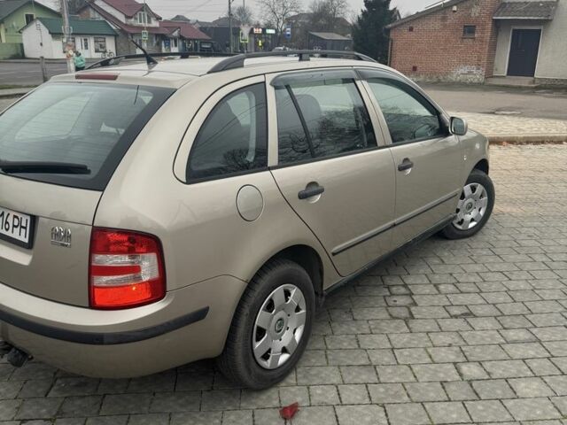 Бежевый Шкода Фабия, объемом двигателя 1.4 л и пробегом 199 тыс. км за 3900 $, фото 3 на Automoto.ua