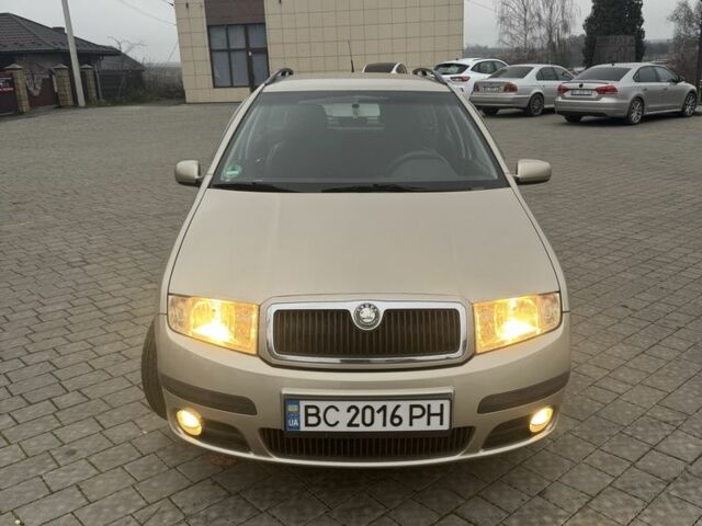 Бежевый Шкода Фабия, объемом двигателя 1.4 л и пробегом 199 тыс. км за 3900 $, фото 1 на Automoto.ua