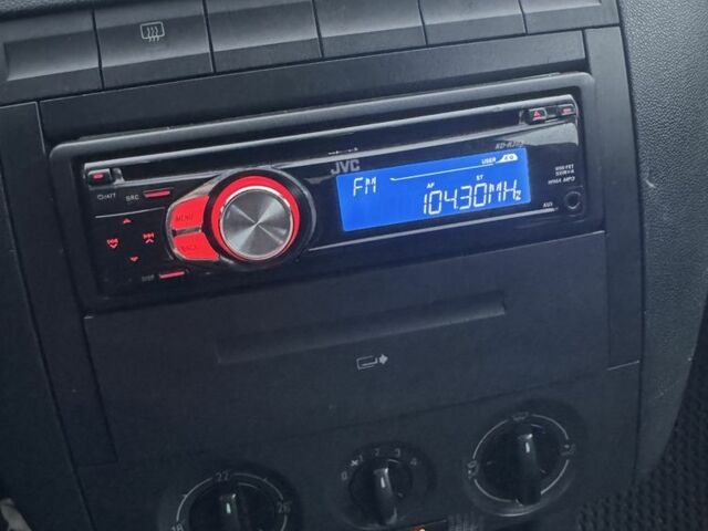 Бежевый Шкода Фабия, объемом двигателя 1.4 л и пробегом 199 тыс. км за 3900 $, фото 7 на Automoto.ua