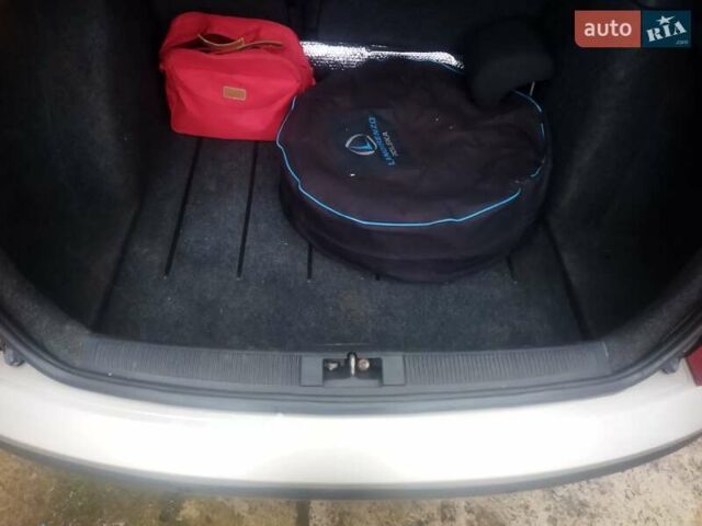 Бежевый Шкода Фабия, объемом двигателя 1.2 л и пробегом 225 тыс. км за 3500 $, фото 12 на Automoto.ua