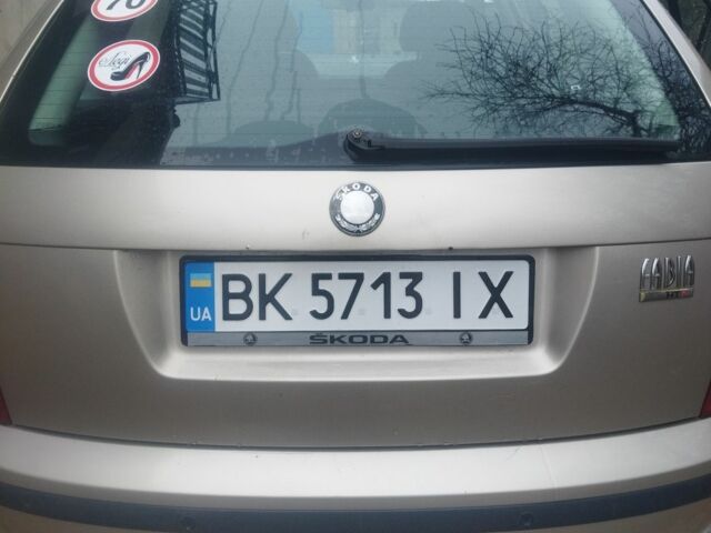 Бежевый Шкода Фабия, объемом двигателя 1.2 л и пробегом 225 тыс. км за 3500 $, фото 1 на Automoto.ua