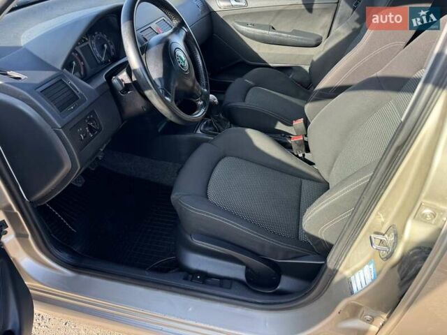 Бежевий Шкода Фабія, об'ємом двигуна 1.4 л та пробігом 211 тис. км за 4700 $, фото 22 на Automoto.ua