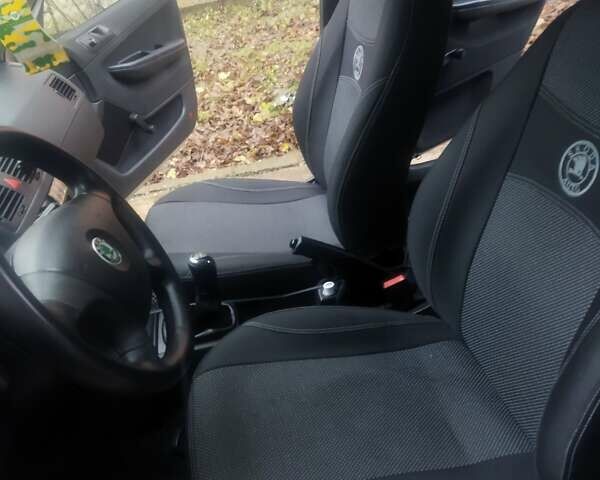 Бежевый Шкода Фабия, объемом двигателя 1.2 л и пробегом 225 тыс. км за 3500 $, фото 11 на Automoto.ua