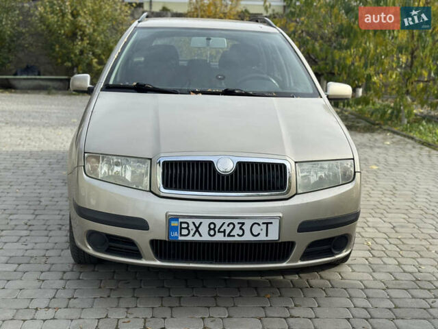 Бежевий Шкода Фабія, об'ємом двигуна 1.39 л та пробігом 210 тис. км за 3950 $, фото 1 на Automoto.ua