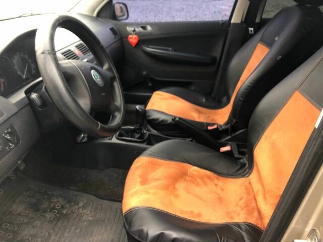 Бежевый Шкода Фабия, объемом двигателя 0 л и пробегом 285 тыс. км за 3000 $, фото 4 на Automoto.ua