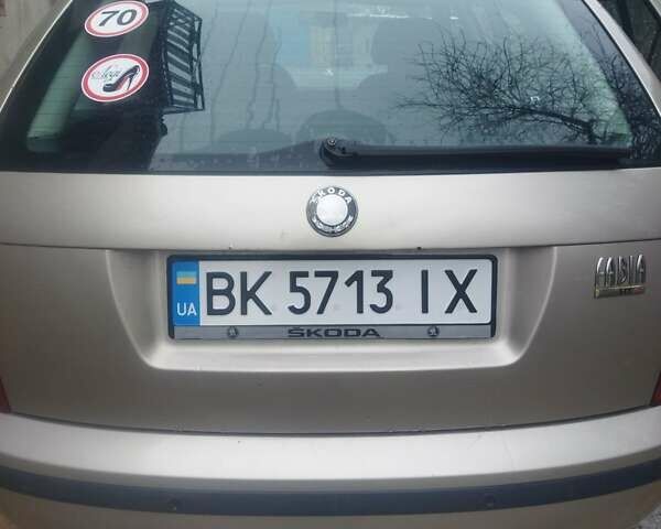 Бежевый Шкода Фабия, объемом двигателя 1.2 л и пробегом 225 тыс. км за 3500 $, фото 1 на Automoto.ua