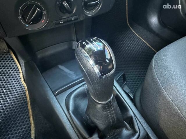 Бежевий Шкода Фабія, об'ємом двигуна 1.4 л та пробігом 190 тис. км за 5690 $, фото 13 на Automoto.ua