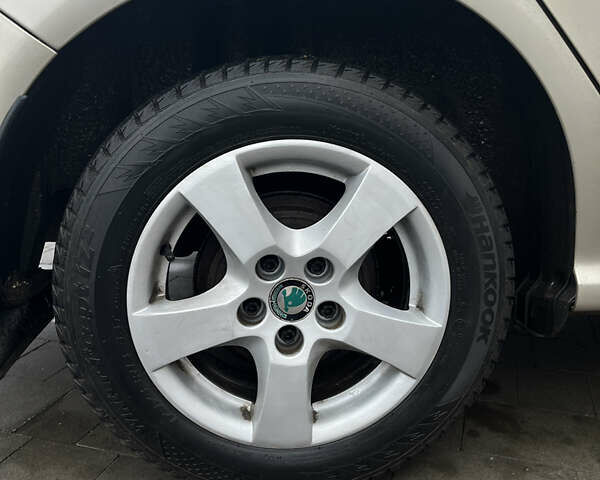 Бежевий Шкода Фабія, об'ємом двигуна 1.39 л та пробігом 248 тис. км за 4750 $, фото 8 на Automoto.ua