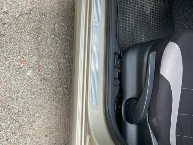 Шкода Фабия 2005 в Чернигове на Automoto.ua Бежевый Шкода Фабия, объемом двигателя 1.4 л и пробегом 245 тыс. км за 3900 $, фото 6 на Automoto.ua